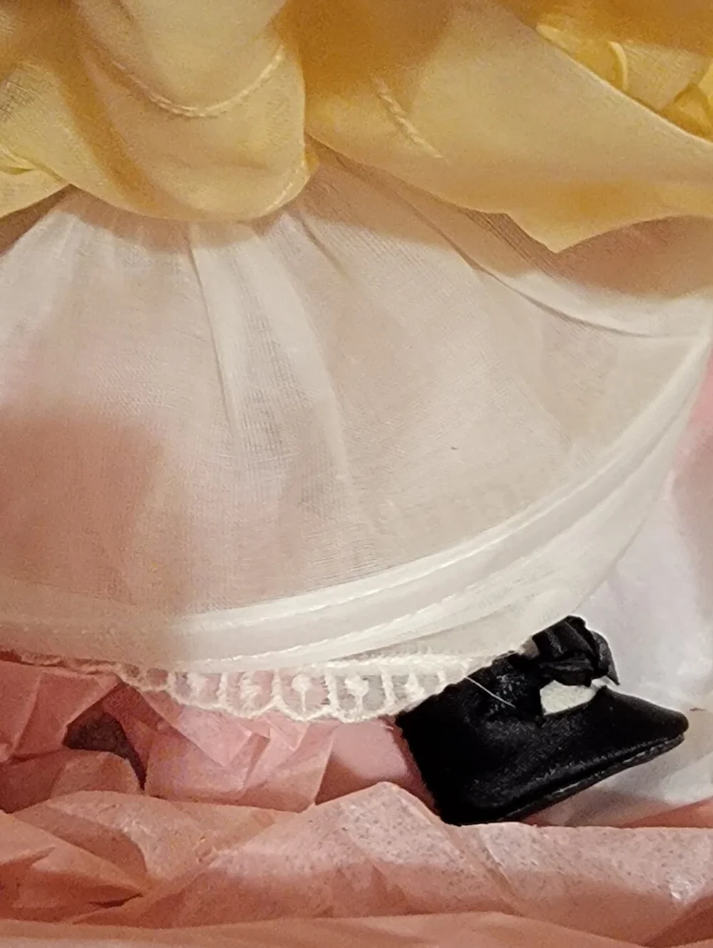 Madame Alexander Doll Scarlett O'Hara #93-8 Yellow Hoop Dress Outfit Hat in Box